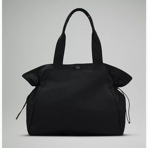 Lululemon side-cinch shopper bag